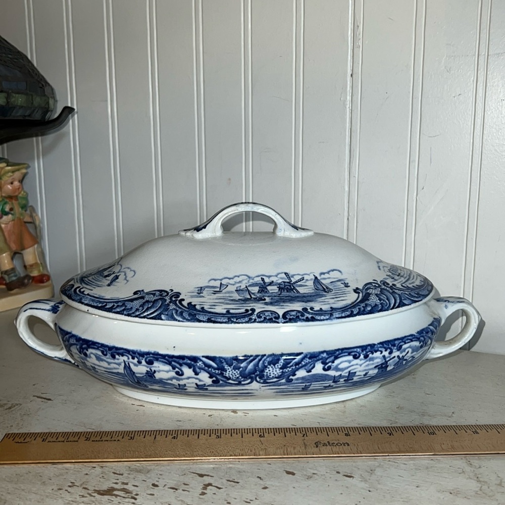 Antique Wedgwood blue delft Hague tureen lidded bowl